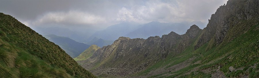 Scendendo sul sent. 107A la bella Val Pianella